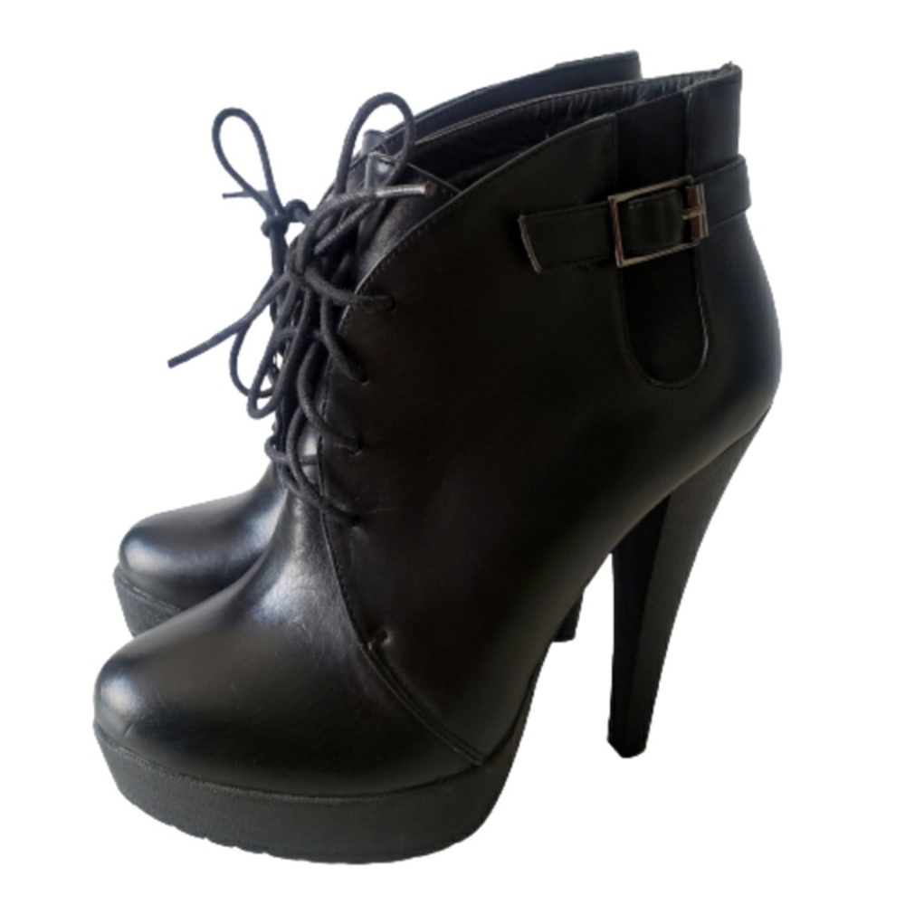 Charles by Charles David Adiras women's boots size 8